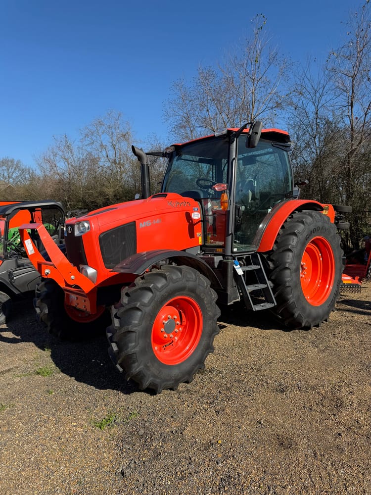 Kubota M6-141 with 15’ Landpride Batwing