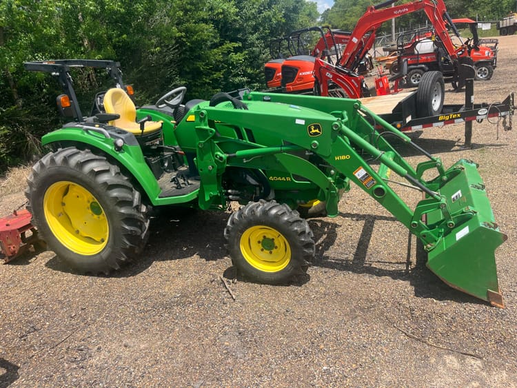 John Deere 4044R 4wd with Loader